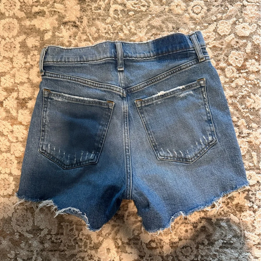Abercrombie & Fitch High Rise Mom Shorts - 4 inch - Picture 7 of 7